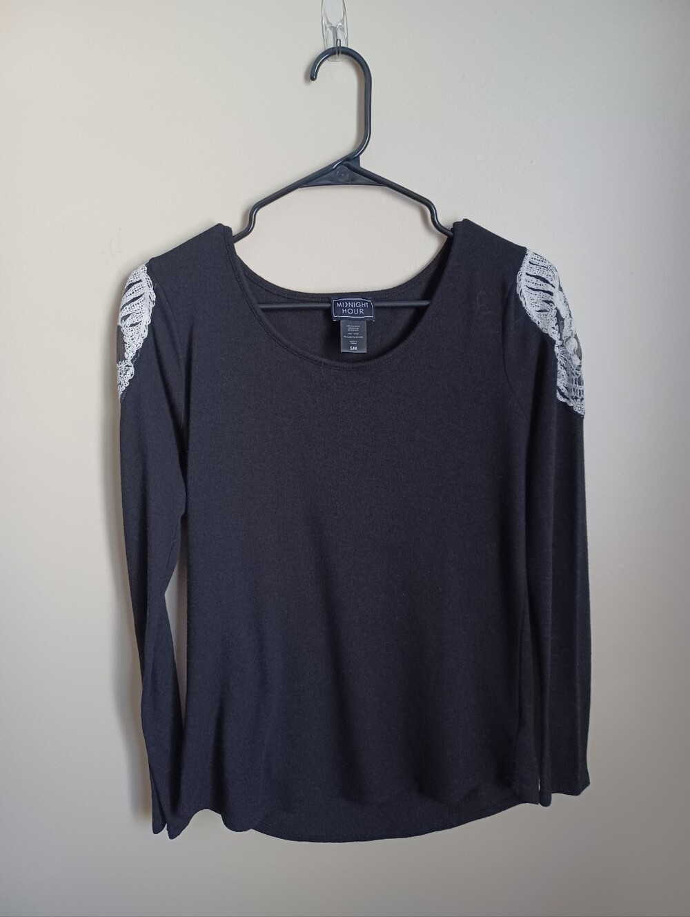 Women's Size SM Black Long Sleeve Skull‎ Shoulders Midnight Hour Shirt Top